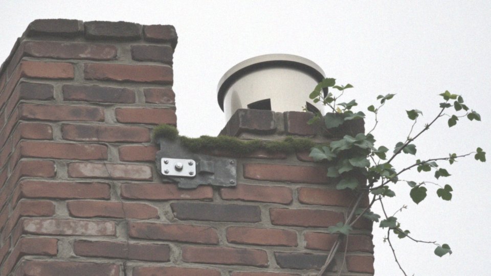 Jakie są metody instalacji zakończeń kominowych?