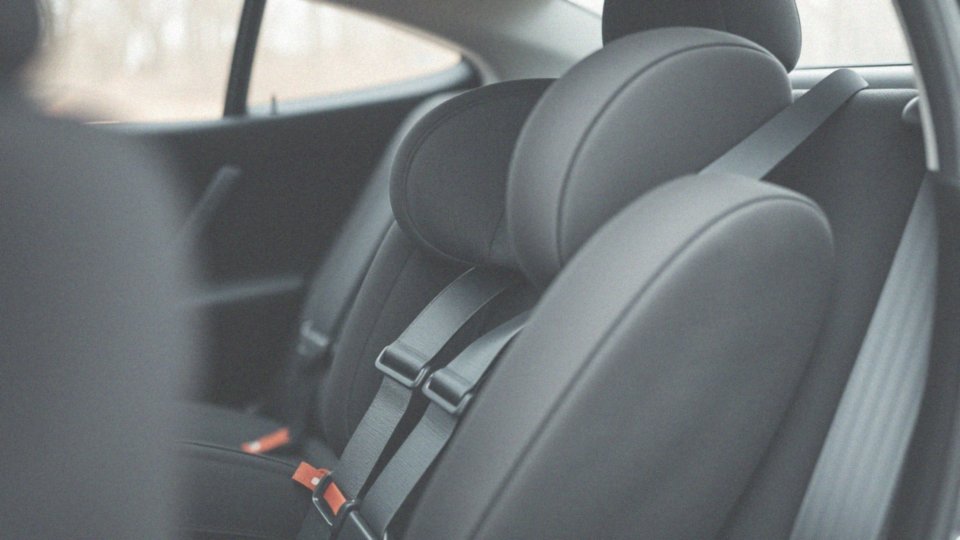 Dlaczego należy czytać instrukcję montażu fotelika bez ISOFIX?